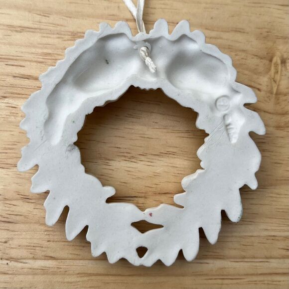 Margaret Furlong Vintage 1996 The Promise Porcelain Wreath Christmas Ornament - Picture 4 of 5